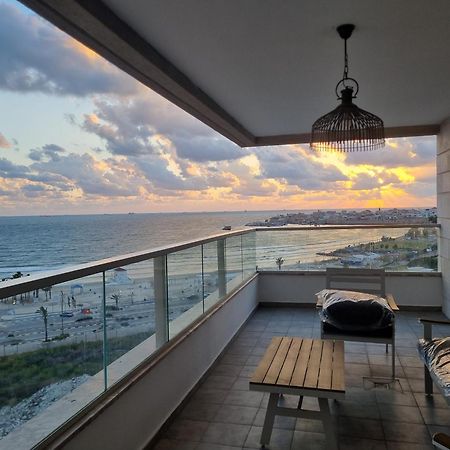 Beachfront Gallery Acre Exterior photo