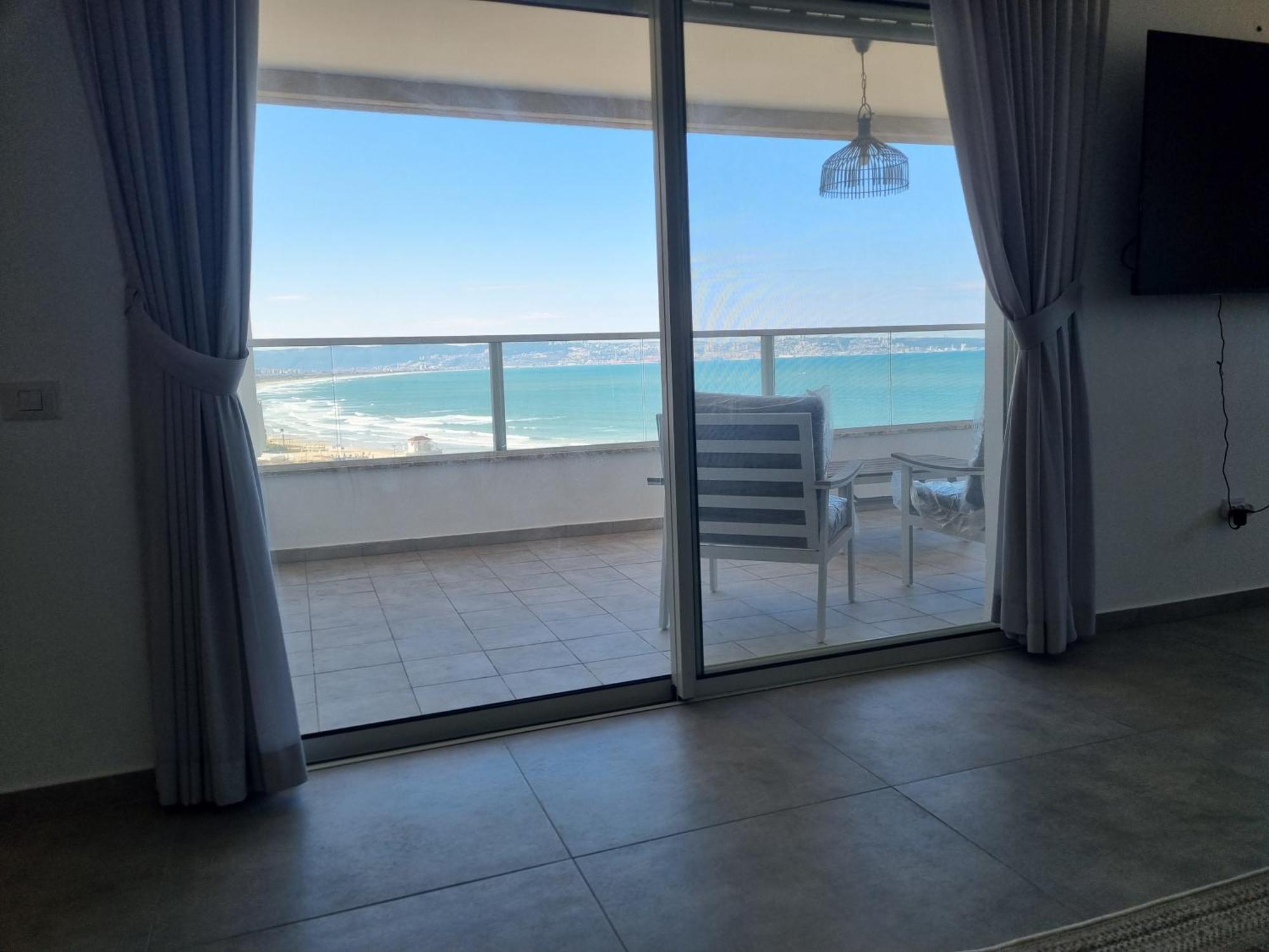 Beachfront Gallery Acre Exterior photo